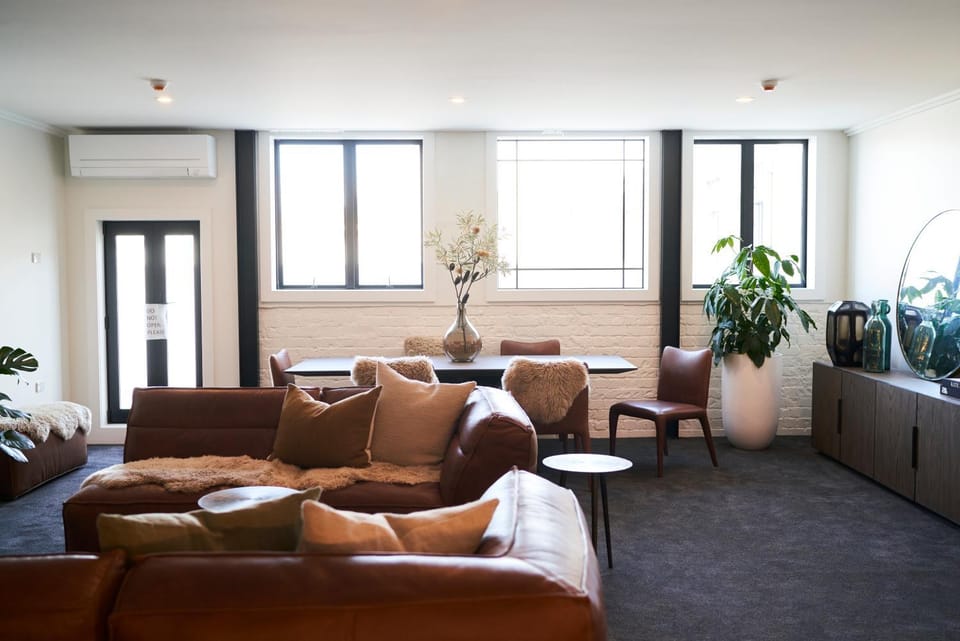 Living room, Lounge or bar, Seating area, Dining area, flat iron, air conditioner