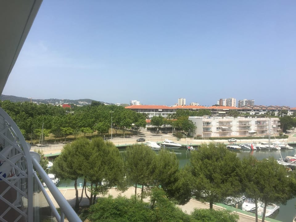 Neighbourhood, Balcony/Terrace, City view