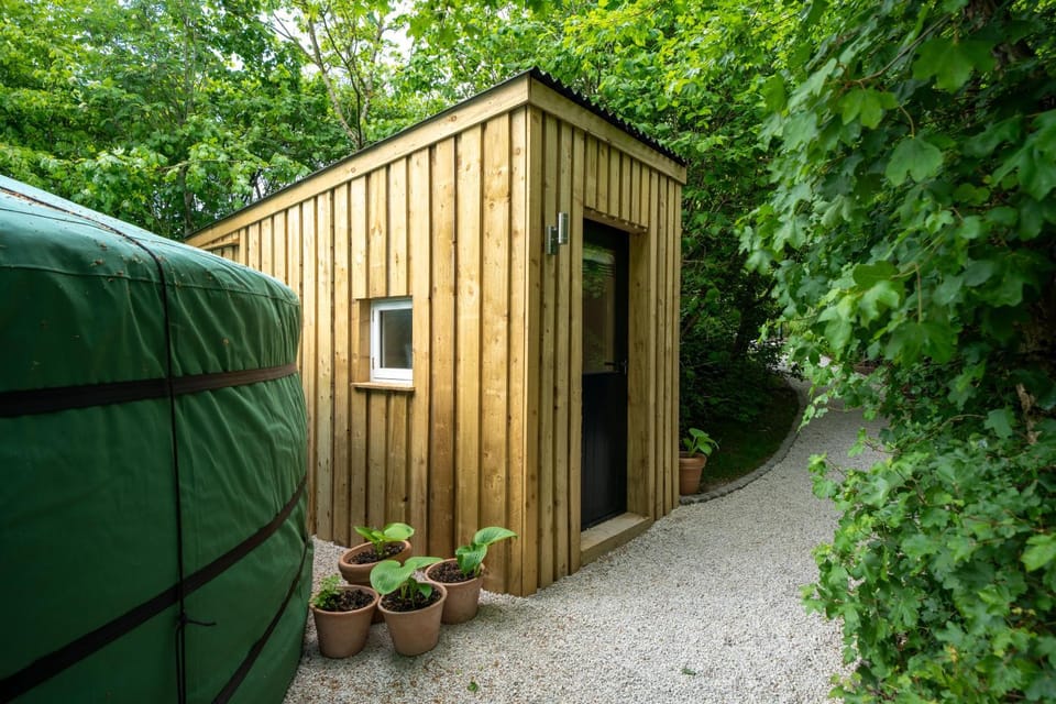 Shower, Toilet