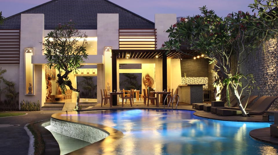 Facade/entrance, Swimming pool