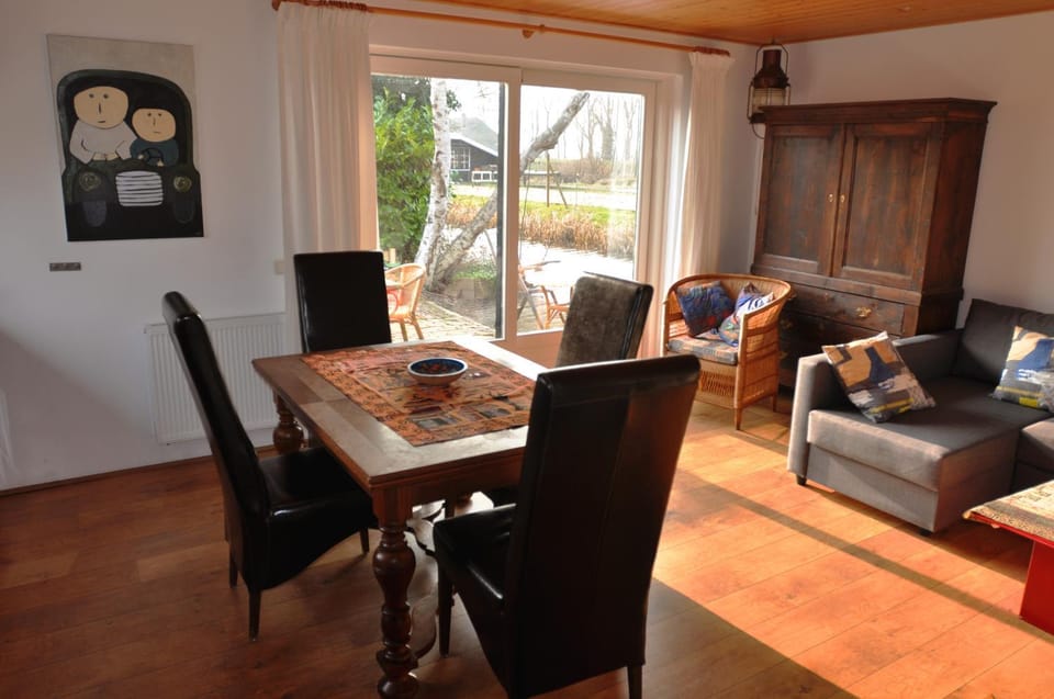 TV and multimedia, Balcony/Terrace, Kitchen or kitchenette, Living room, Seating area, Dining area