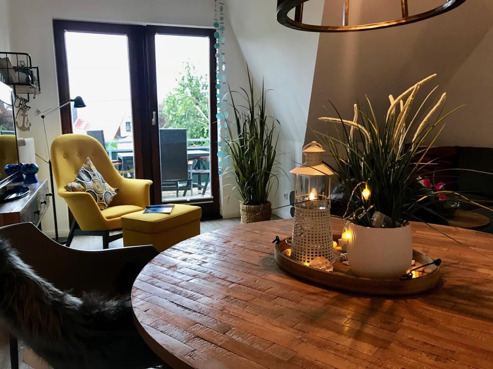 Living room, Photo of the whole room, Decorative detail, Dining area