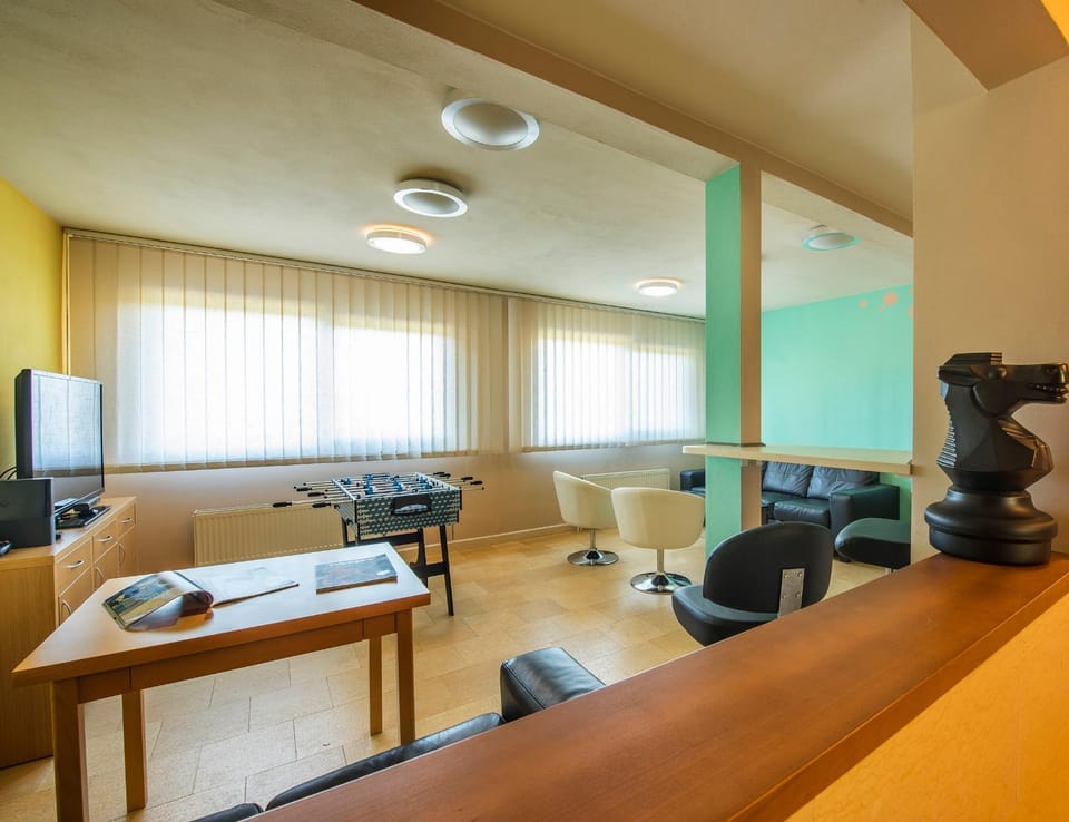 TV and multimedia, Seating area