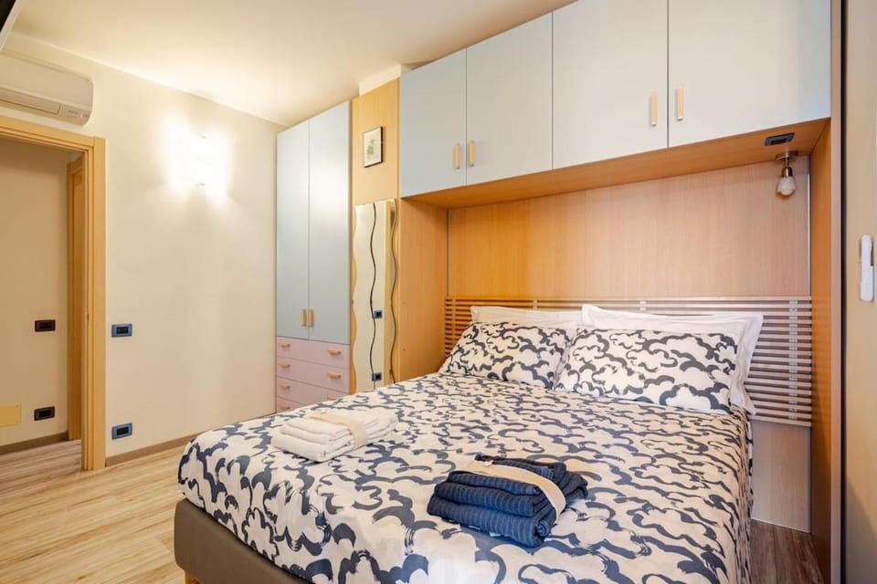 Bed, Photo of the whole room, Bedroom, towels, wardrobe, air conditioner