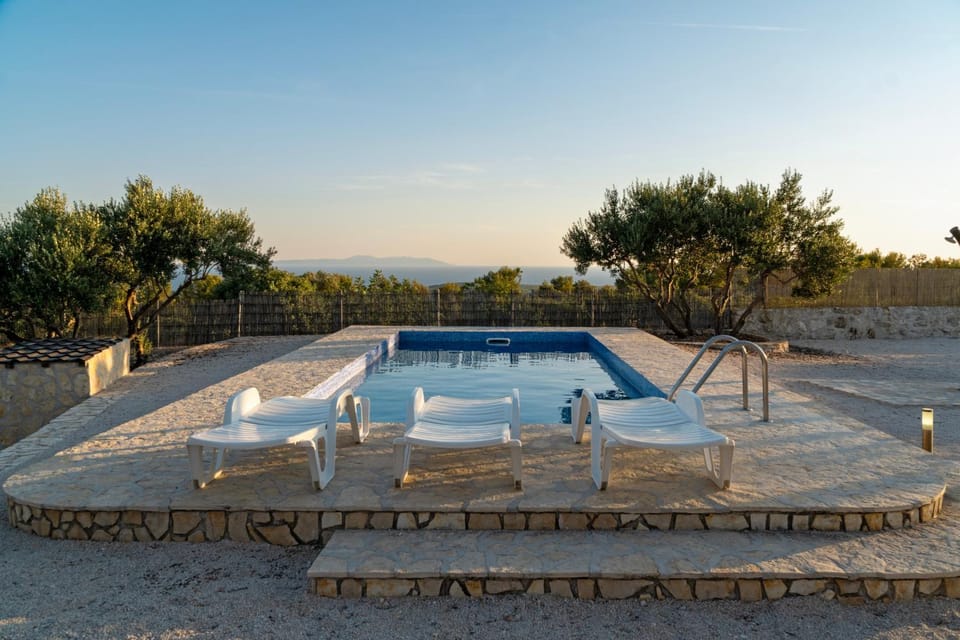 Day, Swimming pool, sunbed
