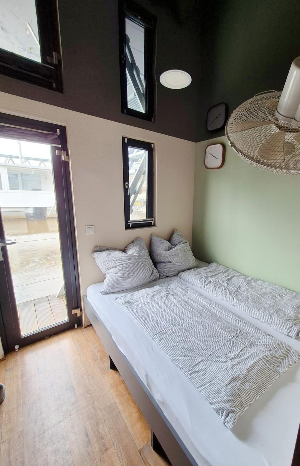 Houseboat villa.nautica Docked boat in Mainz