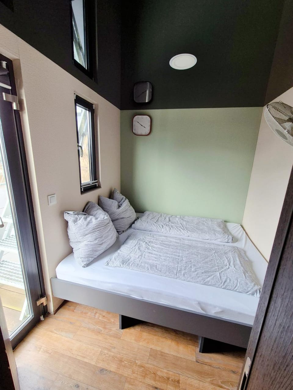 Houseboat villa.nautica Docked boat in Mainz