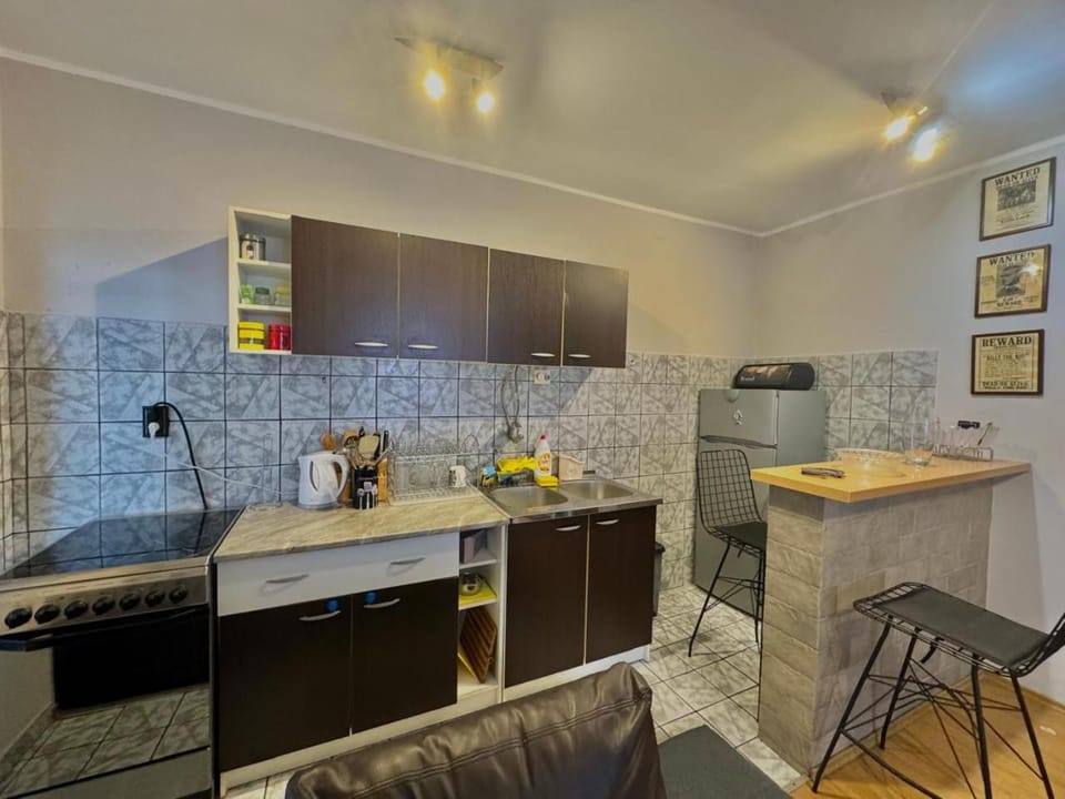 Kitchen or kitchenette, oven, stove