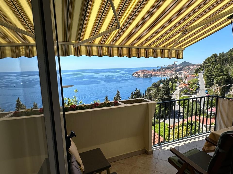 Nearby landmark, Natural landscape, View (from property/room), Balcony/Terrace, City view, Landmark view, Sea view