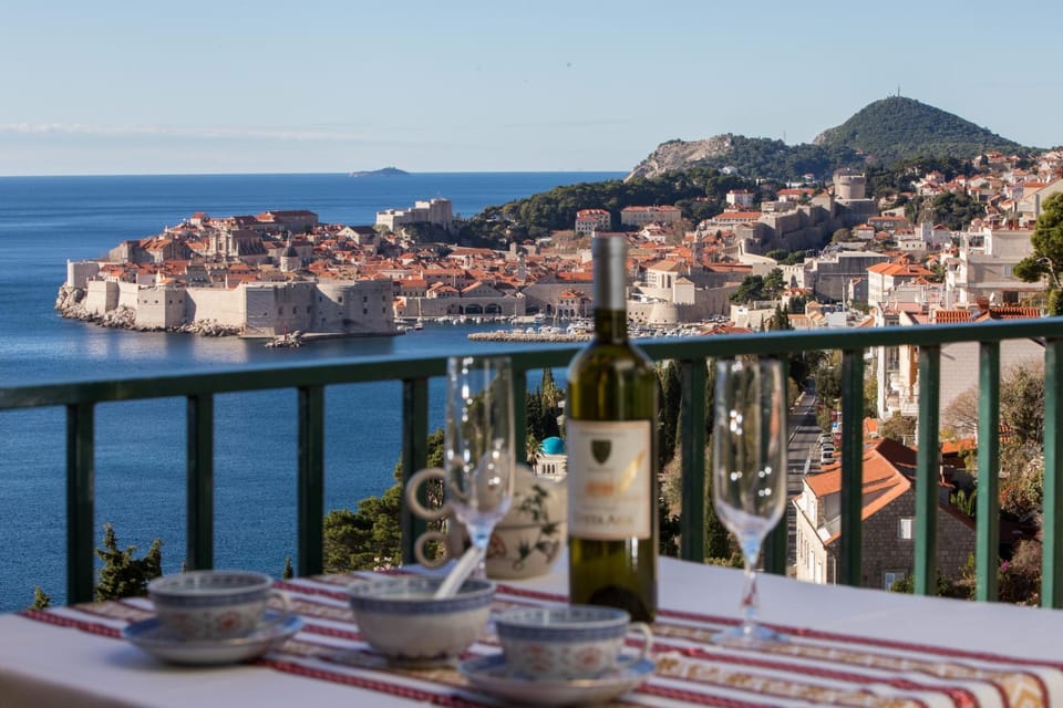 Nearby landmark, Natural landscape, View (from property/room), Balcony/Terrace, City view, Sea view