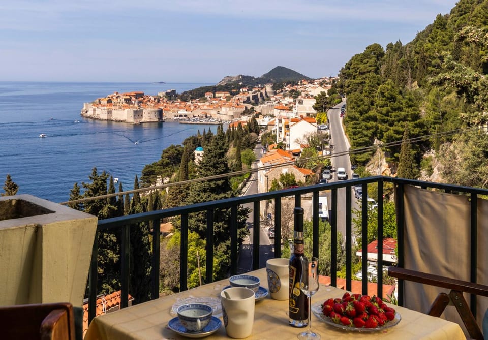 Nearby landmark, Day, Natural landscape, View (from property/room), Balcony/Terrace, City view, Landmark view, Sea view