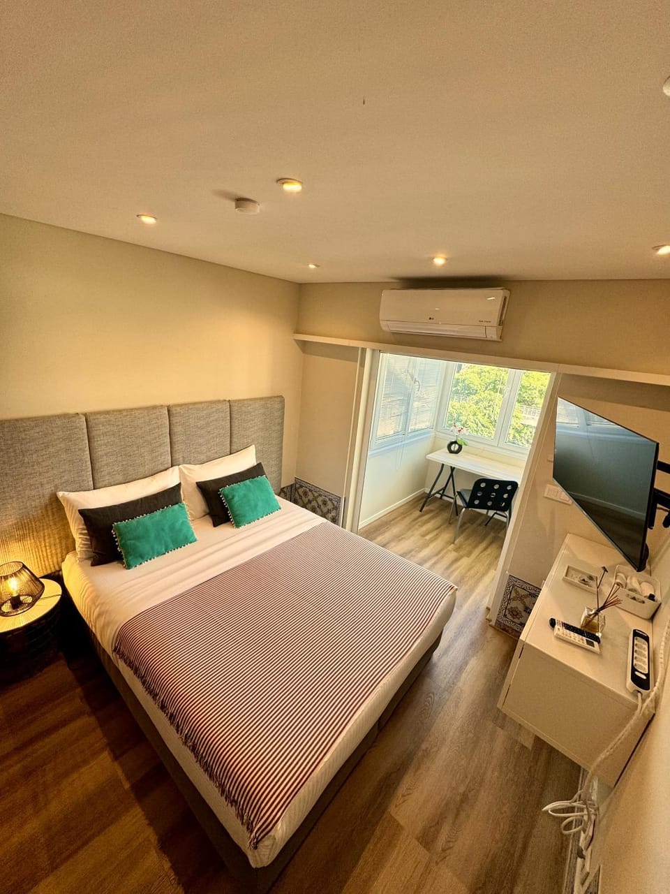 Bed, Photo of the whole room