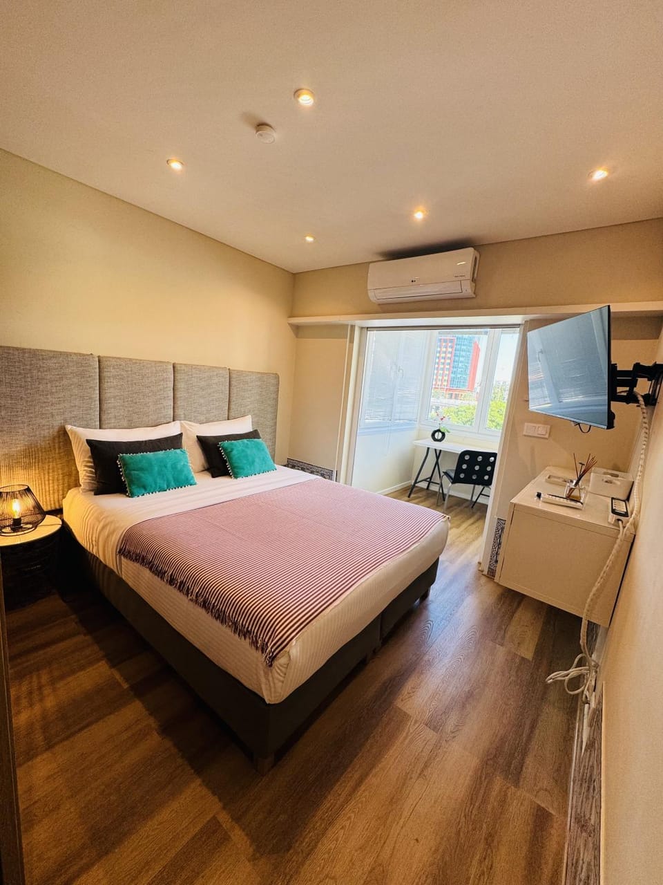 TV and multimedia, Photo of the whole room, Bedroom