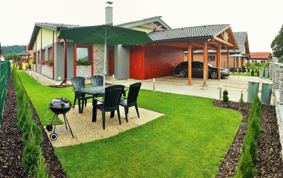 Property building, Facade/entrance, Garden