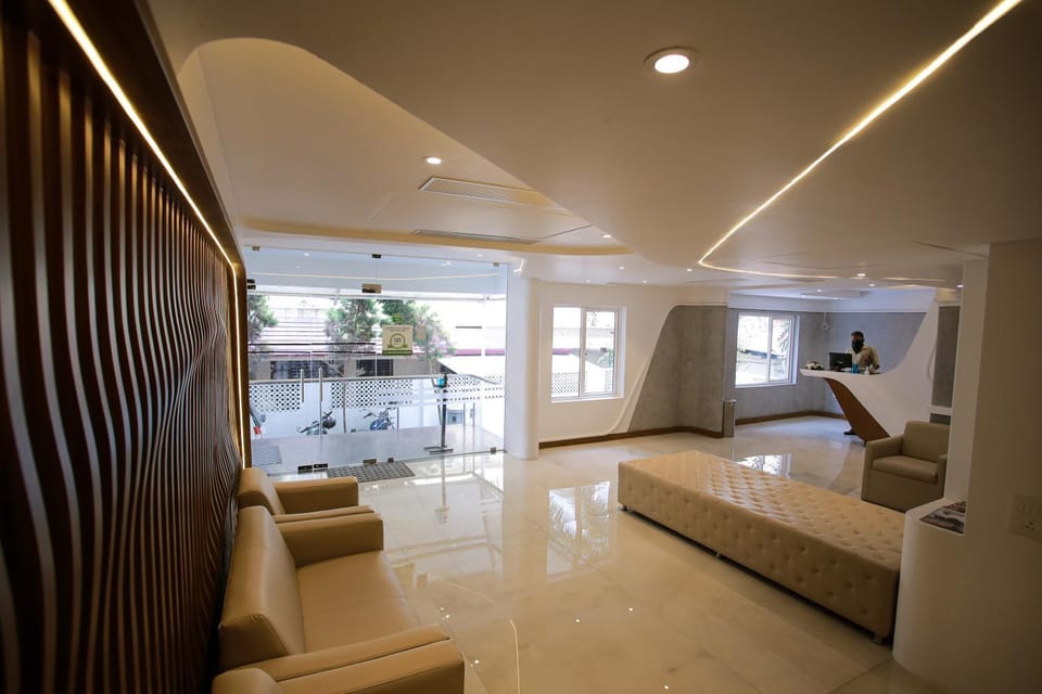 Bed, TV and multimedia, Living room, Photo of the whole room, Seating area, Bedroom
