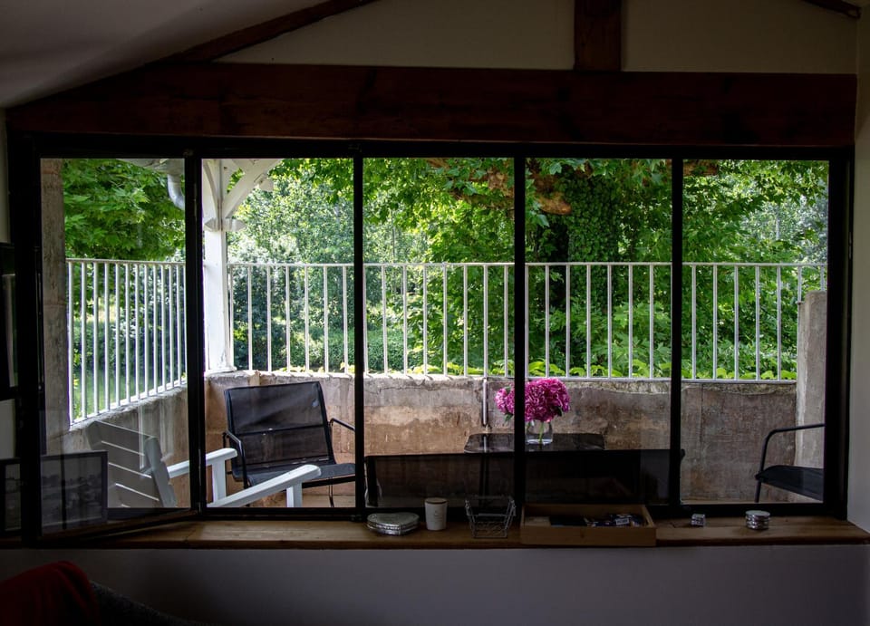 Le Gué Renard-un Balcon Sur La Charente House in Nouvelle-Aquitaine