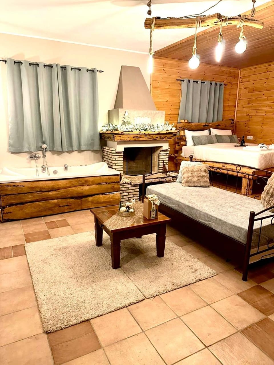 Bed, Photo of the whole room, Seating area