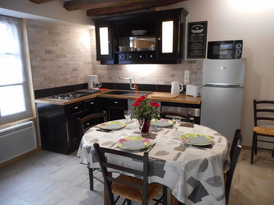 Kitchen or kitchenette, Dining area, dishwasher, oven, stove