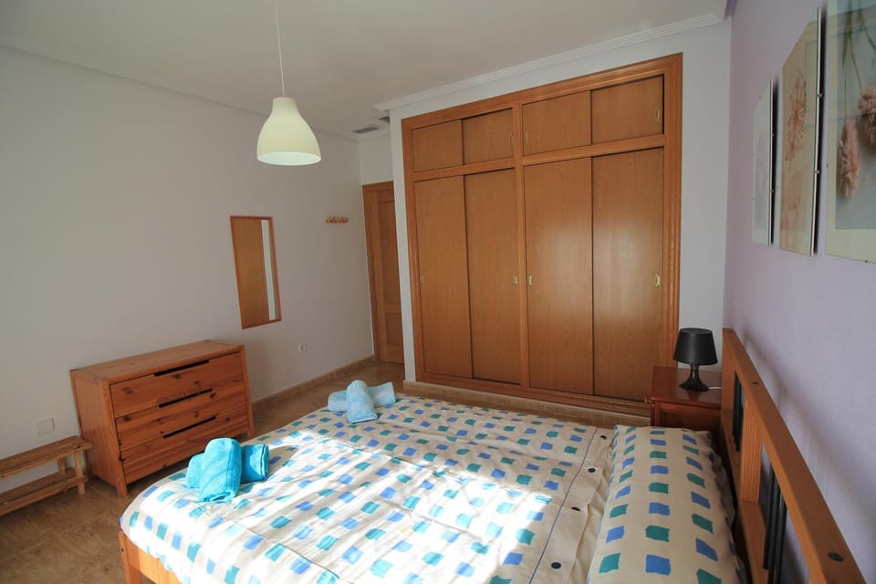 Bedroom, City view