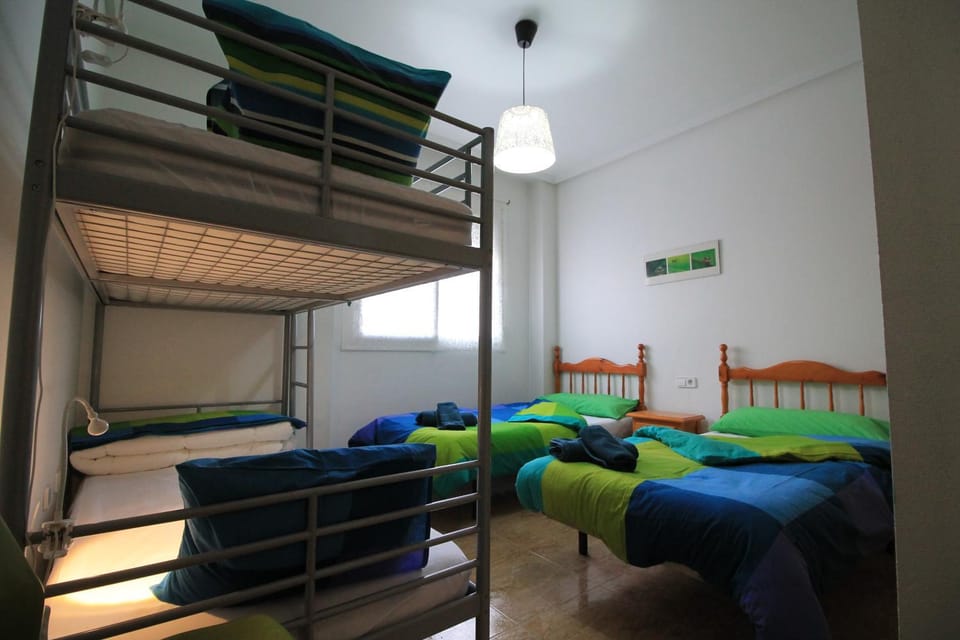 Photo of the whole room, Decorative detail, group of guests, Quiet street view