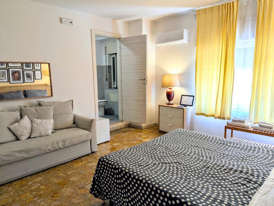 Bed, Bathroom, Living room, Photo of the whole room, Seating area, Bedroom, air conditioner