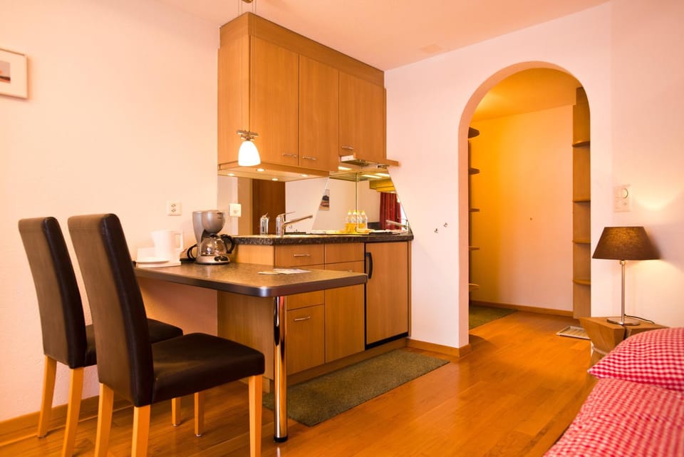 Coffee/tea facilities, Kitchen or kitchenette, Decorative detail