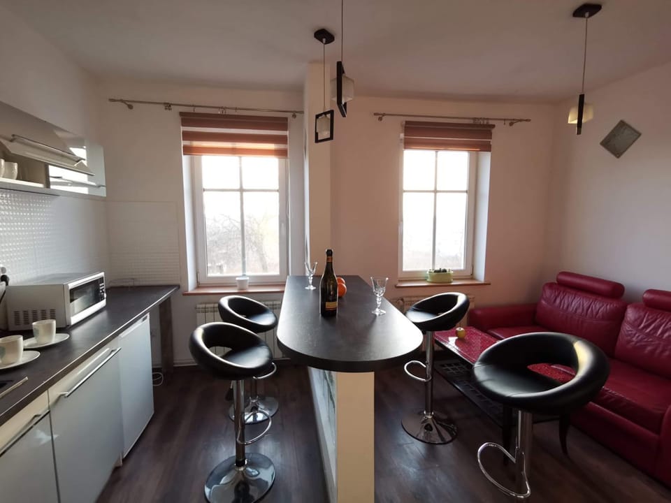 Kitchen or kitchenette, Living room, Seating area, Dining area
