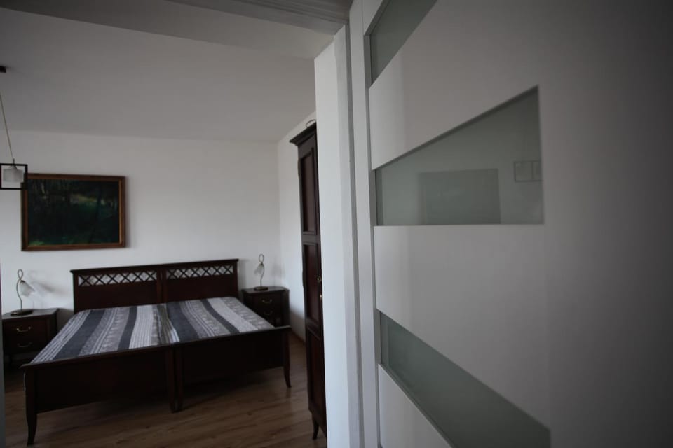 Communal lounge/ TV room, Bed, TV and multimedia, Photo of the whole room, Bedroom