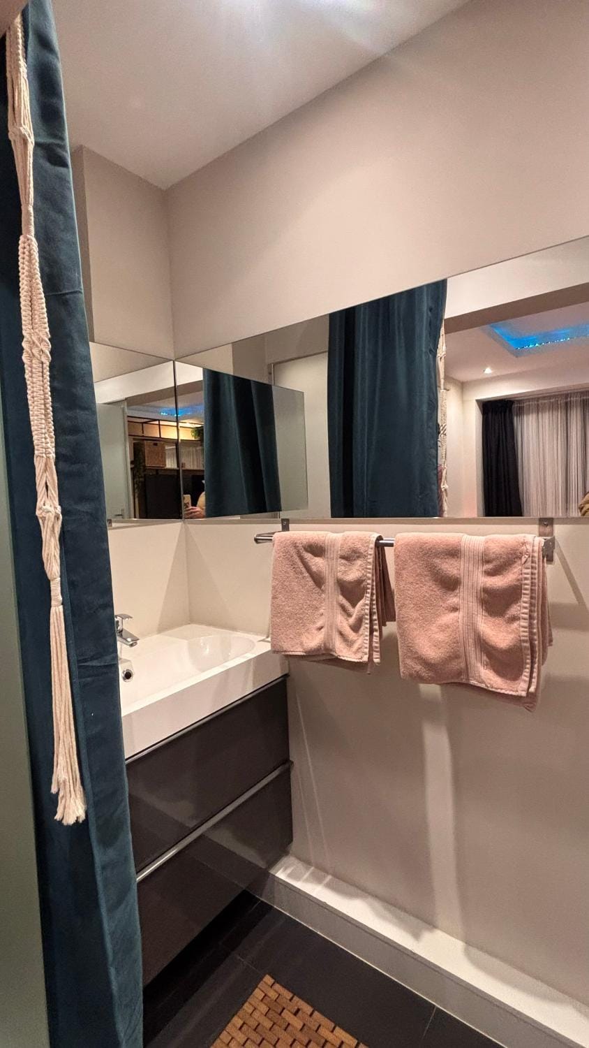 Shower, Bathroom, towels