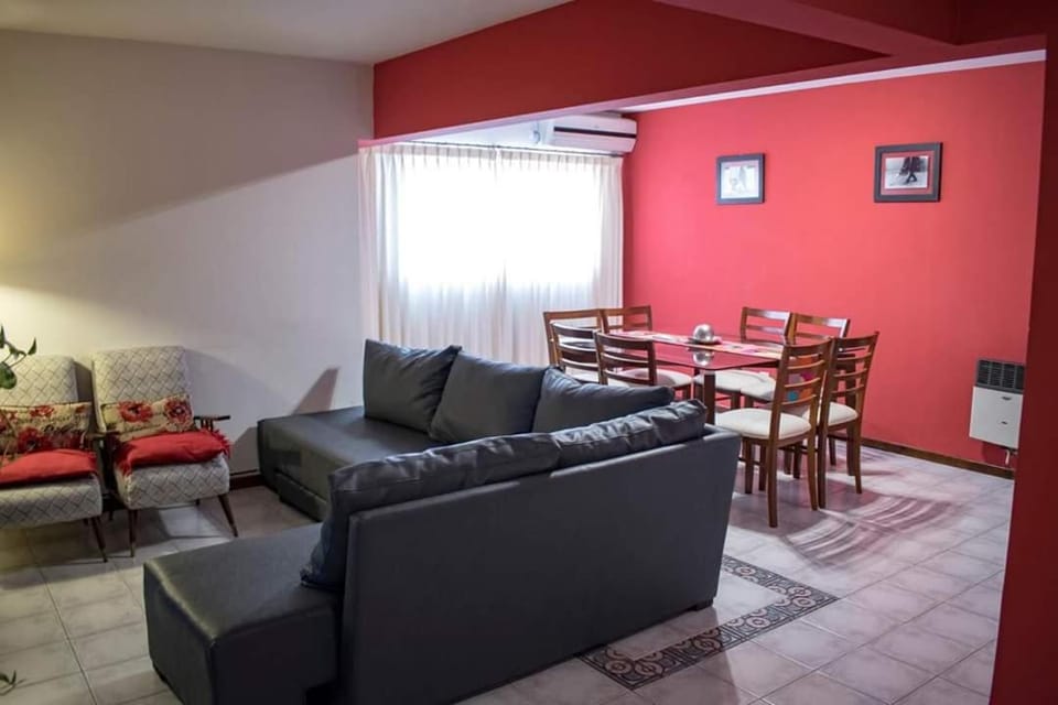 AMPLIO DEPARTAMENTO -EXCELENTE UBICACION- CON COCHERA Apartment in Mendoza