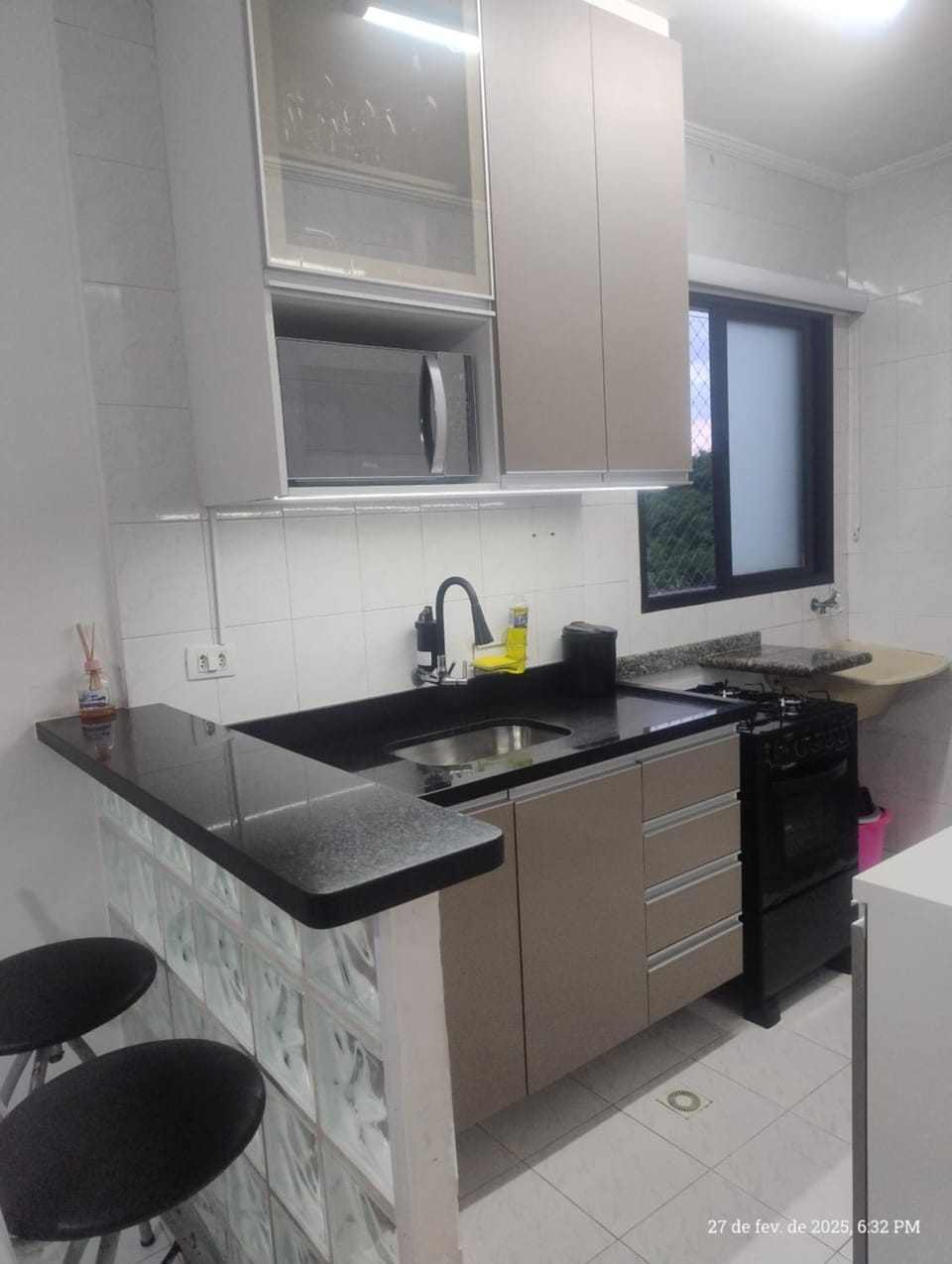 Apto Guarujá Enseada Wi-Fi Piscina 1 dorm Apartment in State of São Paulo