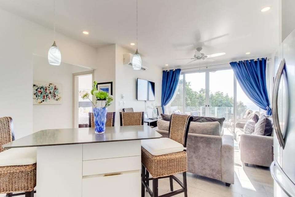 Sunset Blvd 402 Apartment in Jaco