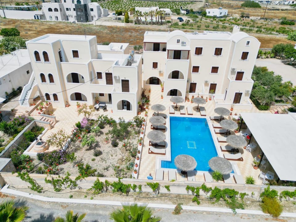 Property building, Day, Bird's eye view, Swimming pool, sunbed