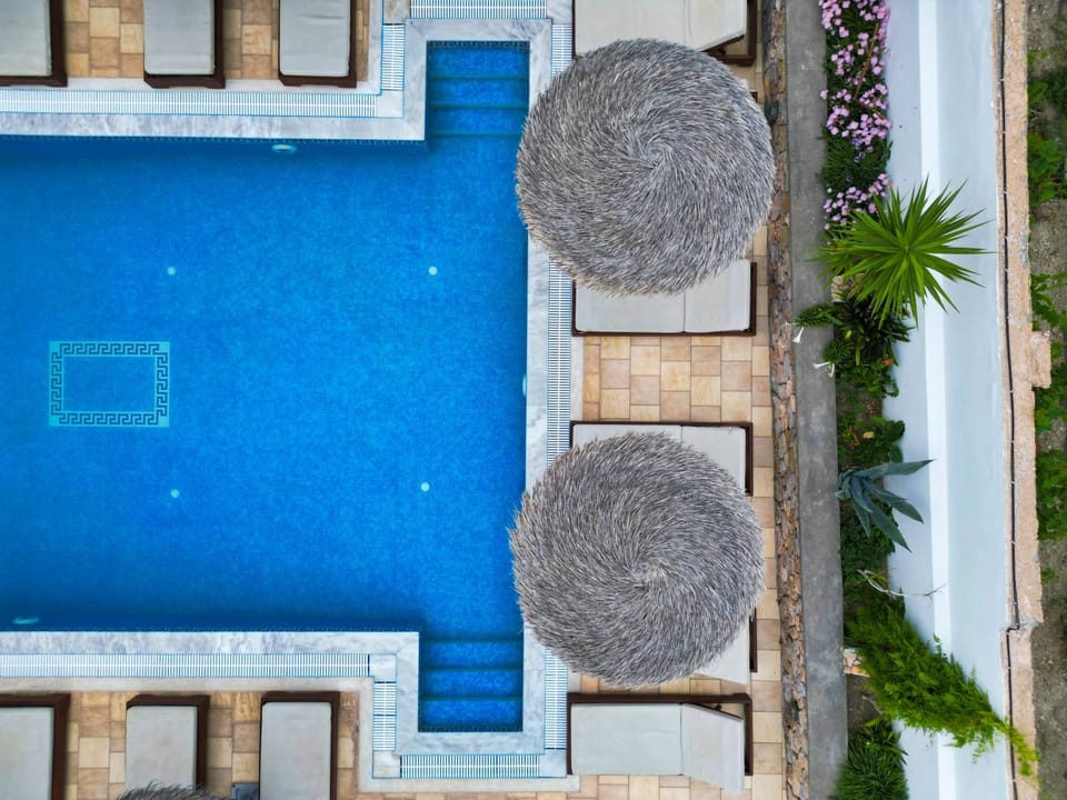 Day, Swimming pool