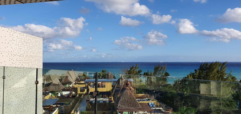 Pool view, Sea view