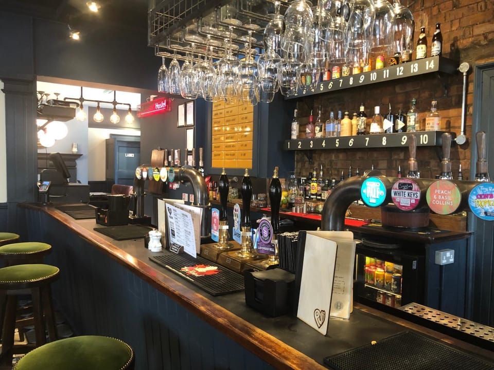 Lounge or bar, Drinks, Alcoholic drinks