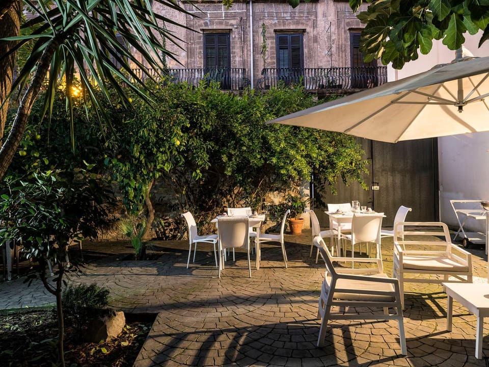 Garden, Breakfast, Internal: Not applicable to any particular room