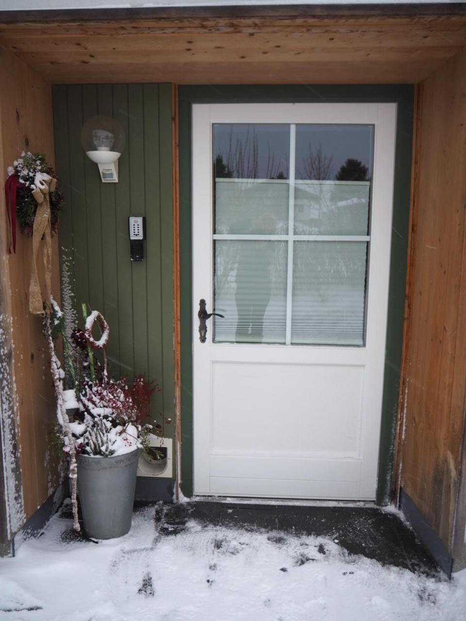 Facade/entrance, Winter