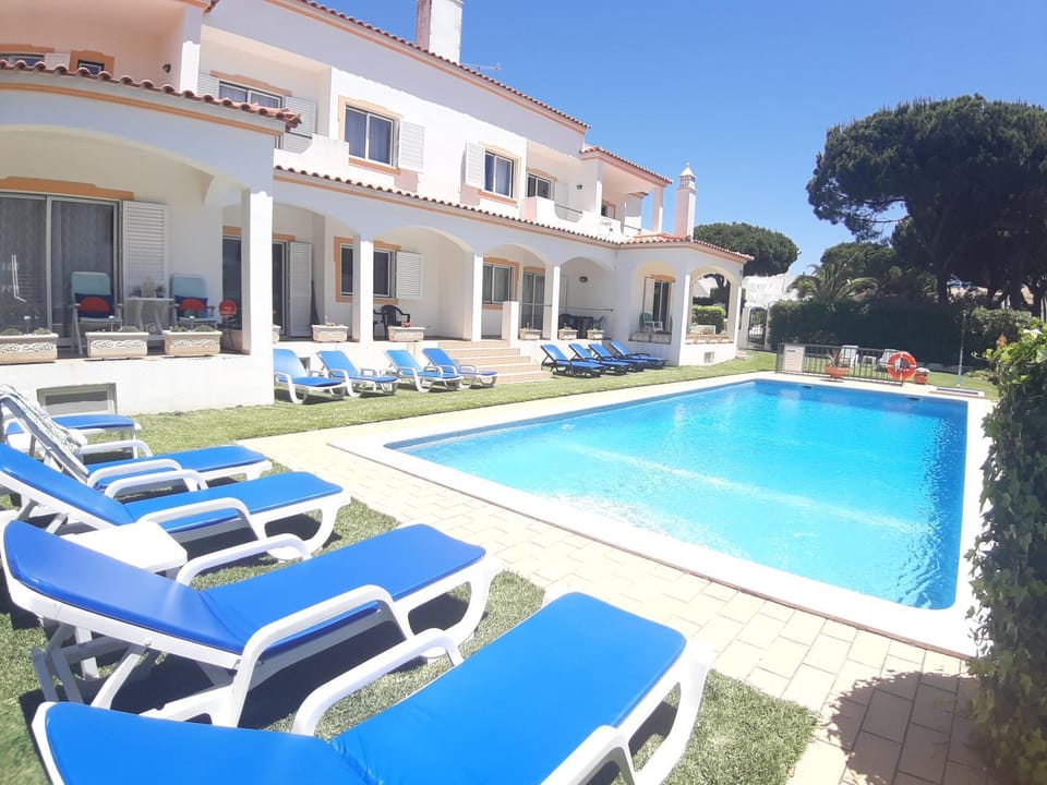 Pool view, Swimming pool, sunbed