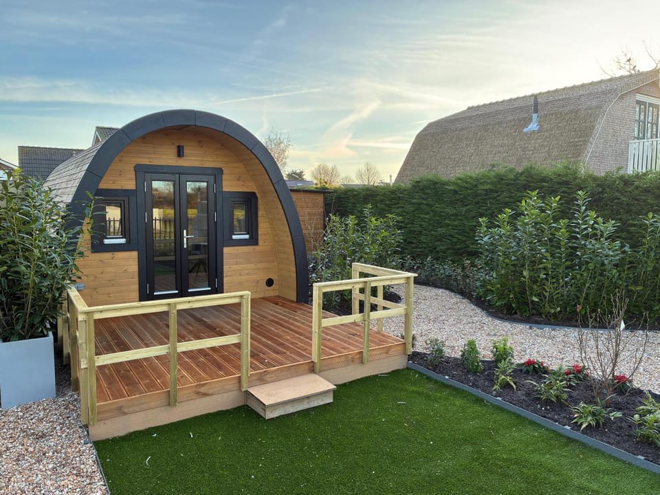 Toilet, Property building, Spring, Garden, Cycling, Garden view, Parking