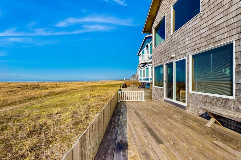Frannie's Beachfront House in Seaside