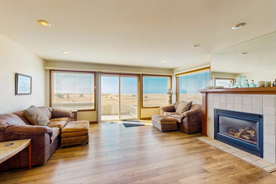 Frannie's Beachfront House in Seaside