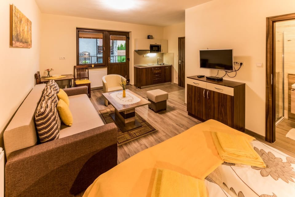 TV and multimedia, Living room, Photo of the whole room, Decorative detail, Bedroom