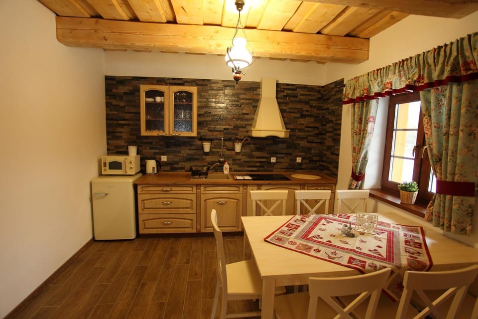 Kitchen or kitchenette, oven, stove
