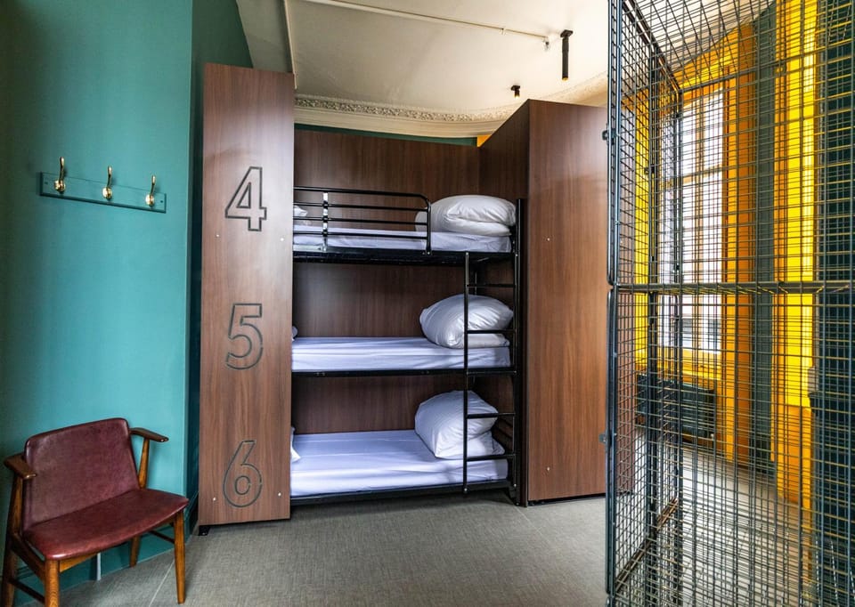 Bedroom, bunk bed