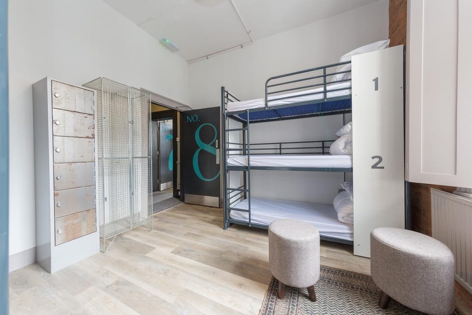 Bedroom, bunk bed