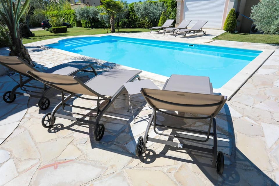 Swimming pool, Swimming pool