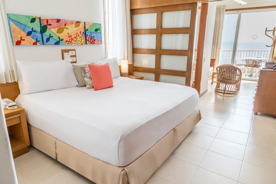 Bed, Photo of the whole room, Bedroom, safe