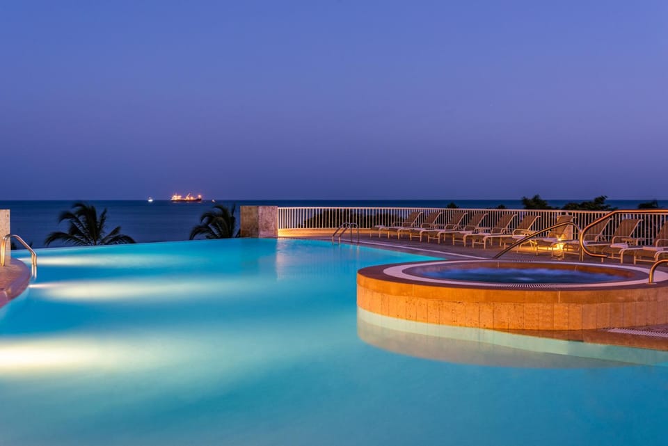 Night, Balcony/Terrace, Sea view, Swimming pool