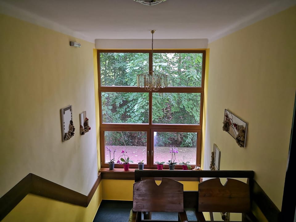 Decorative detail, Seating area